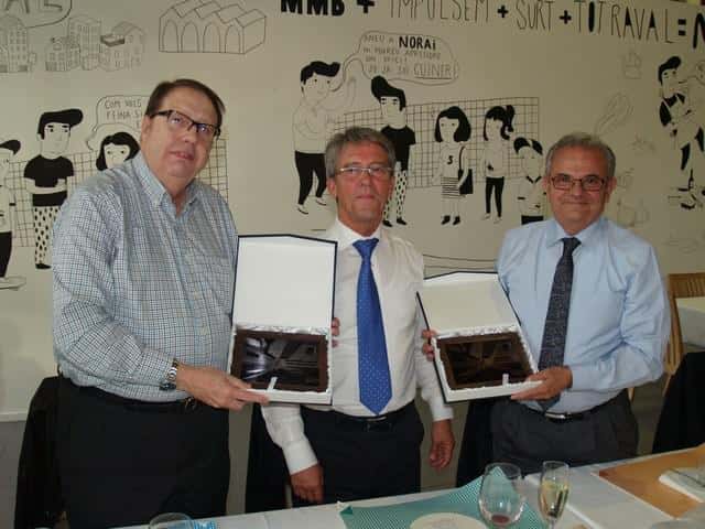 Jordi Senties, presidente de ADIN,  entre Francisco Pons y Fernando Trepat, proclamados socios de honor de ADIN