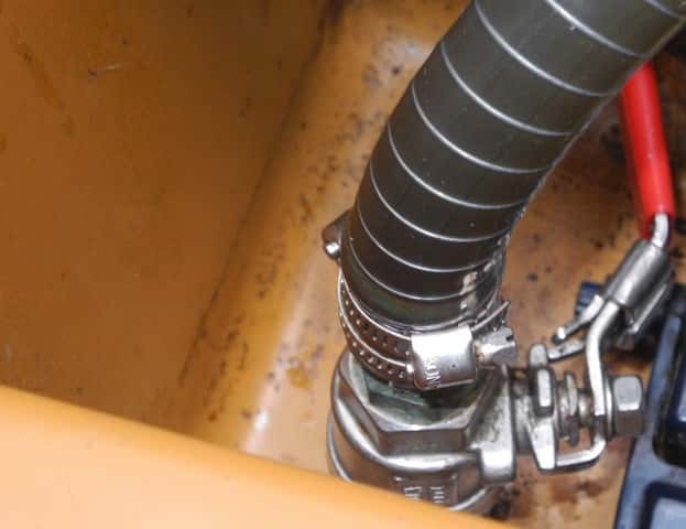 Valvula de toma de agua del motor