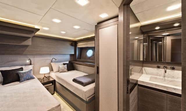 . En la versión de tres cabinas, dos de ellas, habilitan camas individuales.