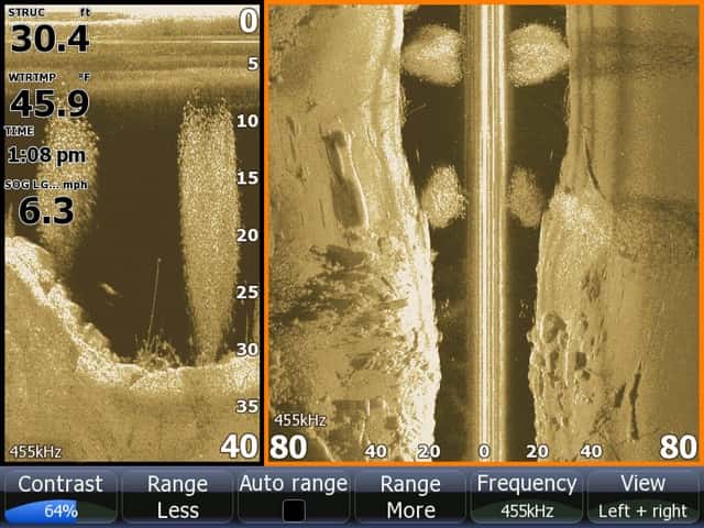 Captura de pantalla deStructureScan HD con dos imágenes de grandes molas de peces. A la izquierda la imagen DownScan y a la derecha la imagen SideScan HD (imagen Lowrance).
