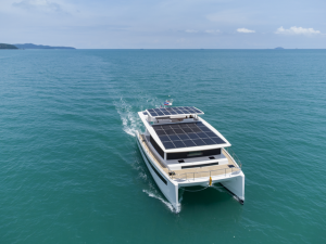 Silent Yachts 60 Un catamarán eléctrico con cometa