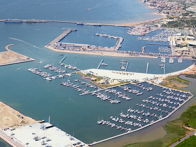 Ports de la Generalitat: El puerto de La Rápita instala 900 placas solares