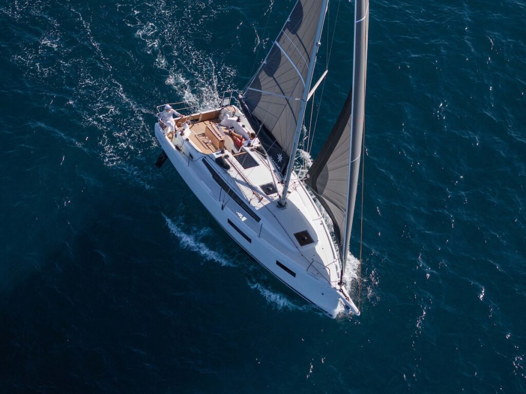 European Yacht of the Year Jeaneau 350